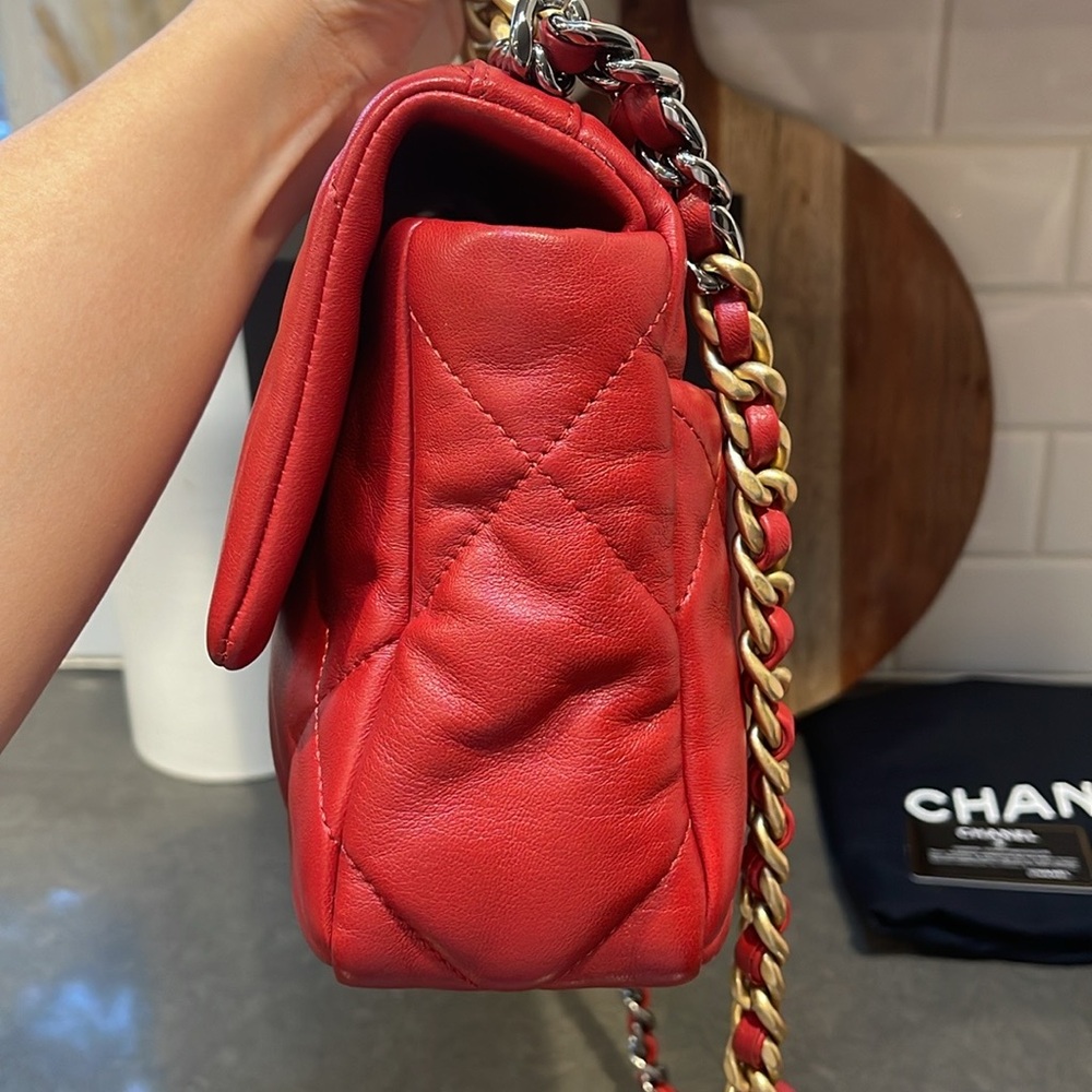 Chanel 19 Small Medium Lambskin Shoulder Bag Red - Picture 3 of 9